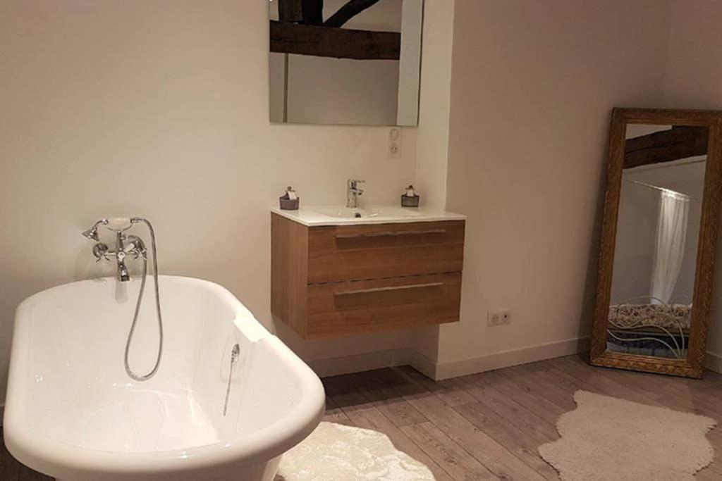 Apartment Romantique Dans Maison Vigneronne Chatel-Guyon