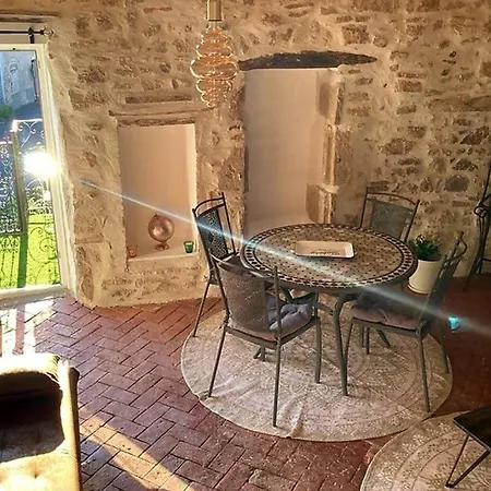 Gite Romantique Dans Maison Vigneronne Châtel-Guyon Buitenkant foto